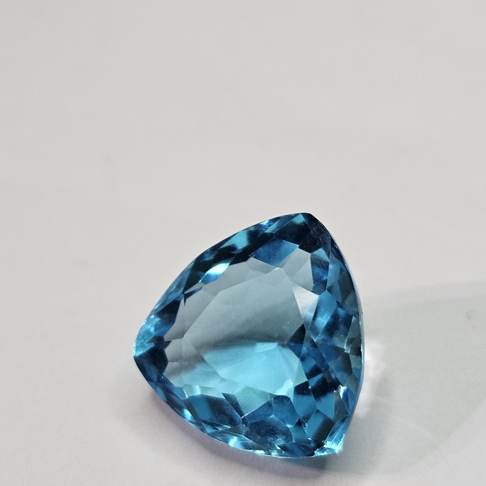 Lovely Certified Swiss Blue Topaz 💙 Gemstone 13.5 Carats!